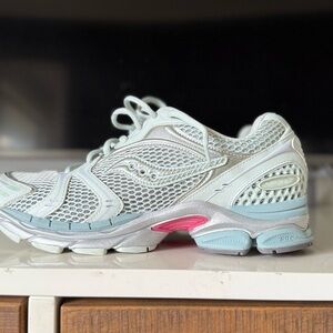 Saucony Women's White and Pink Athletic Shoes